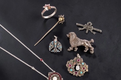 Bijoux en argent massif avec poinçons