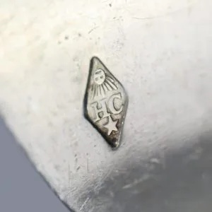 Poinçon de maître en losange initiales HC bijou or France